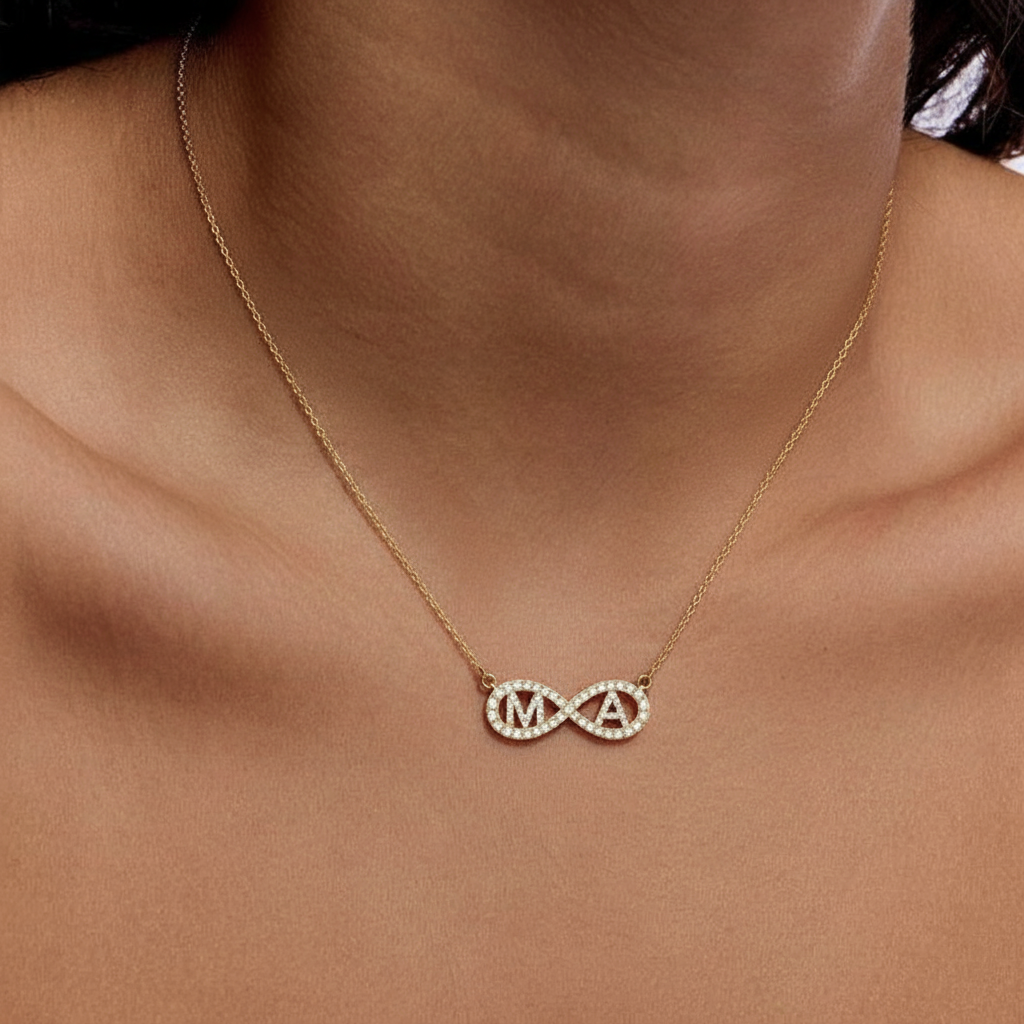 Collana con nome "Infinity"