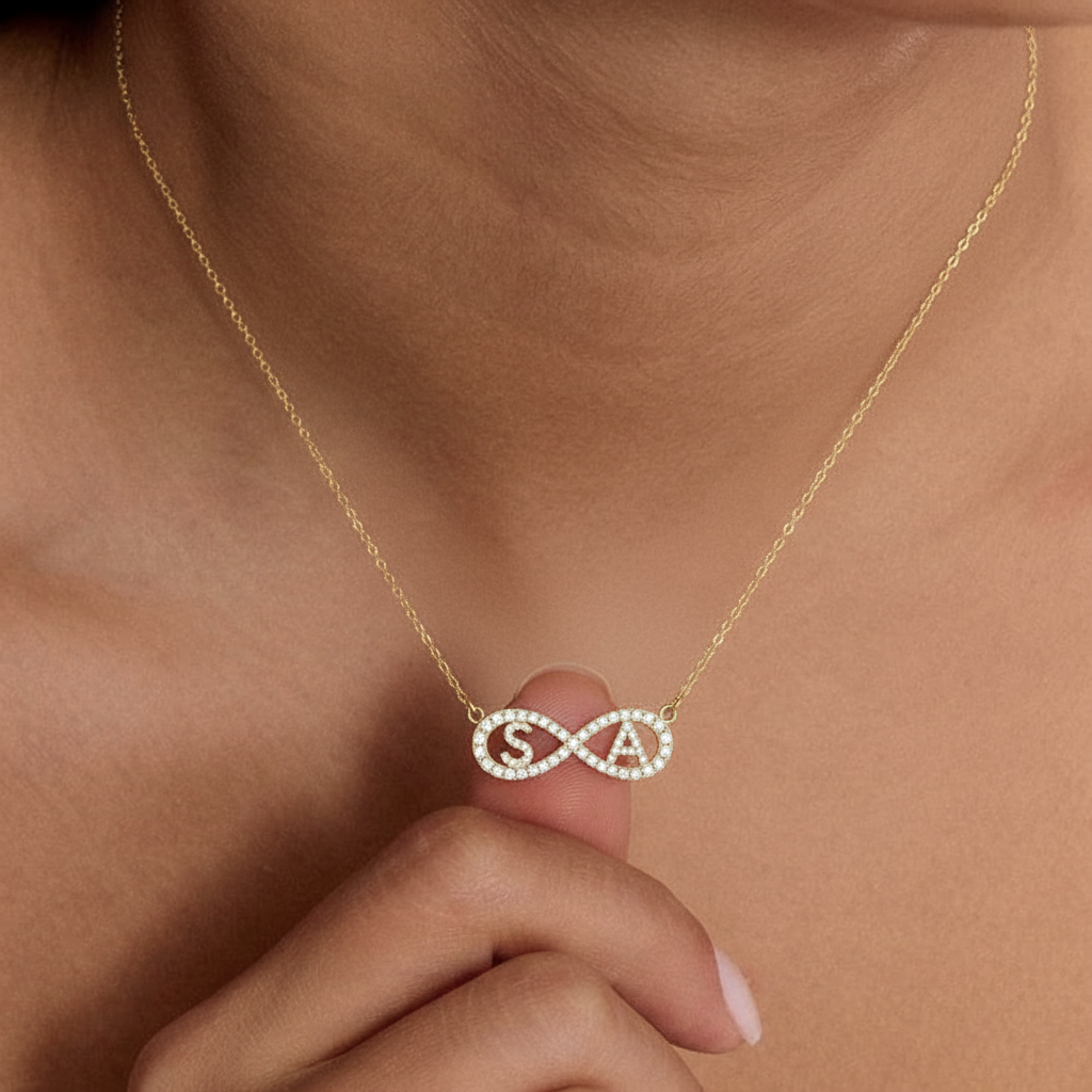 Collana con nome "Infinity"
