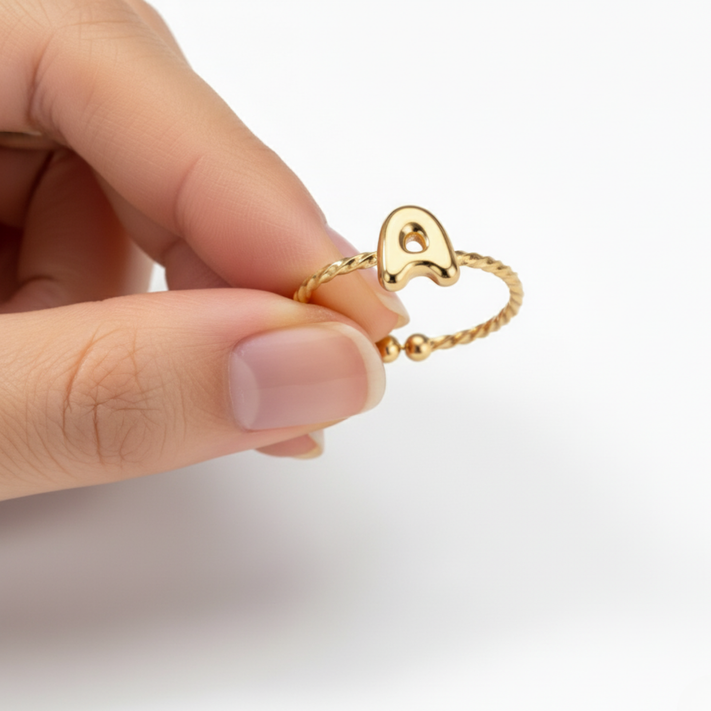 Anello regolabile con iniziale "Minimalista"