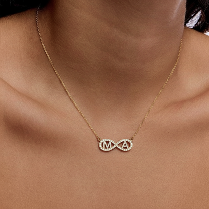 Collana con nome "Infinity"