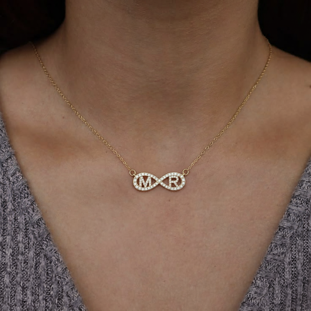 Collana con nome "Infinity"