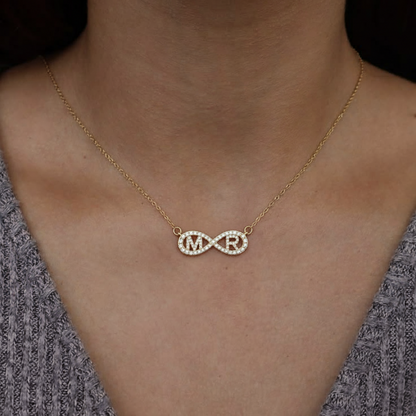Collana con nome "Infinity"