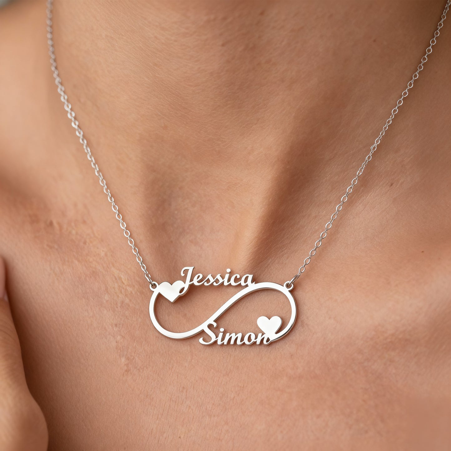 Collana con nome "Infinity"