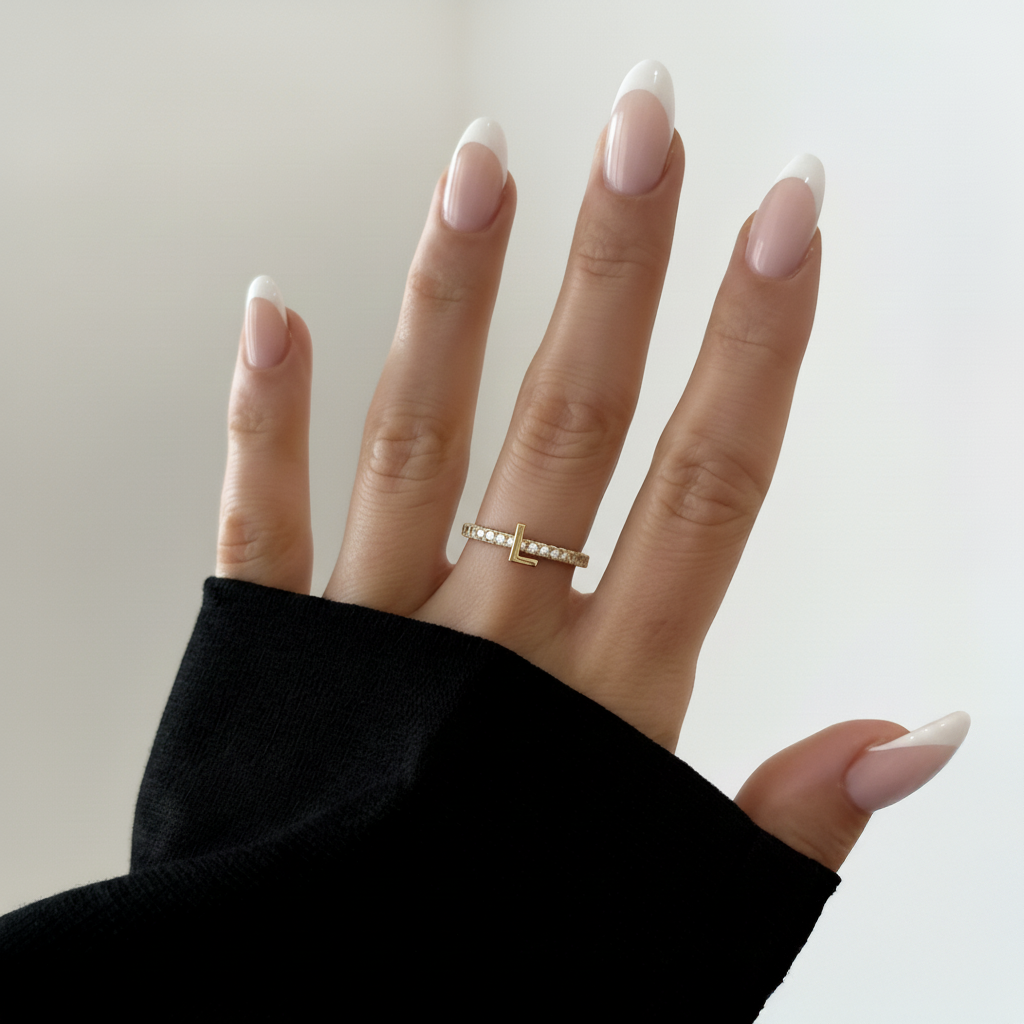 Anello regolabile con iniziale "Sparkle"