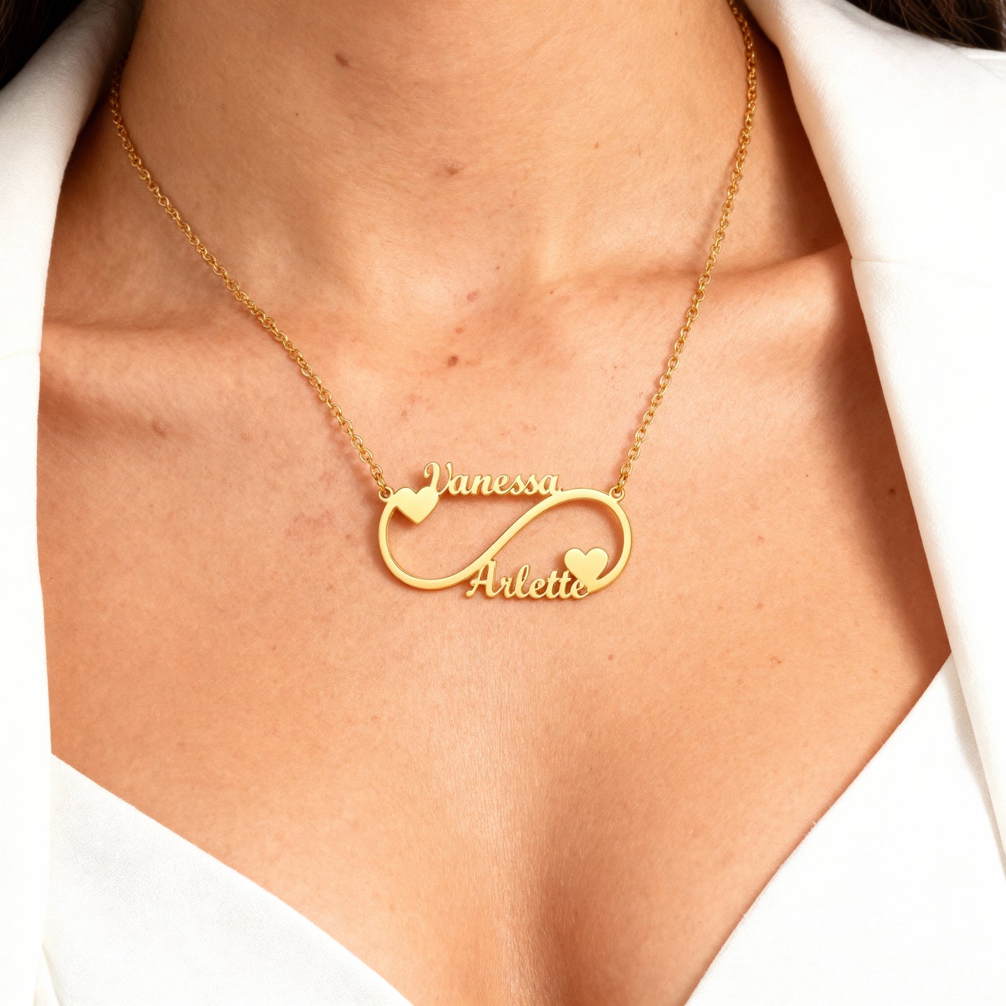 Collana con nome "Infinity"