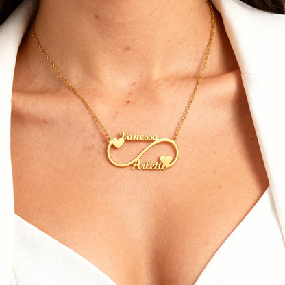 Collana con nome "Infinity"