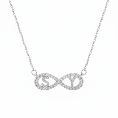 Collana con nome "Infinity"