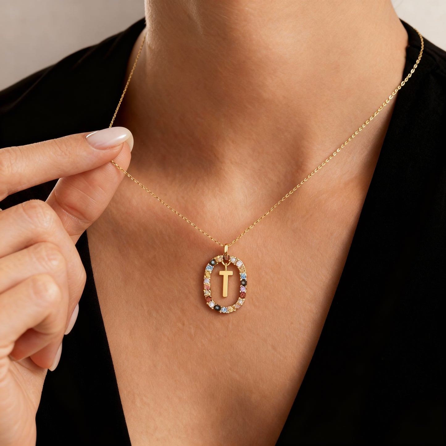 Collana con iniziale "Arcobaleno"