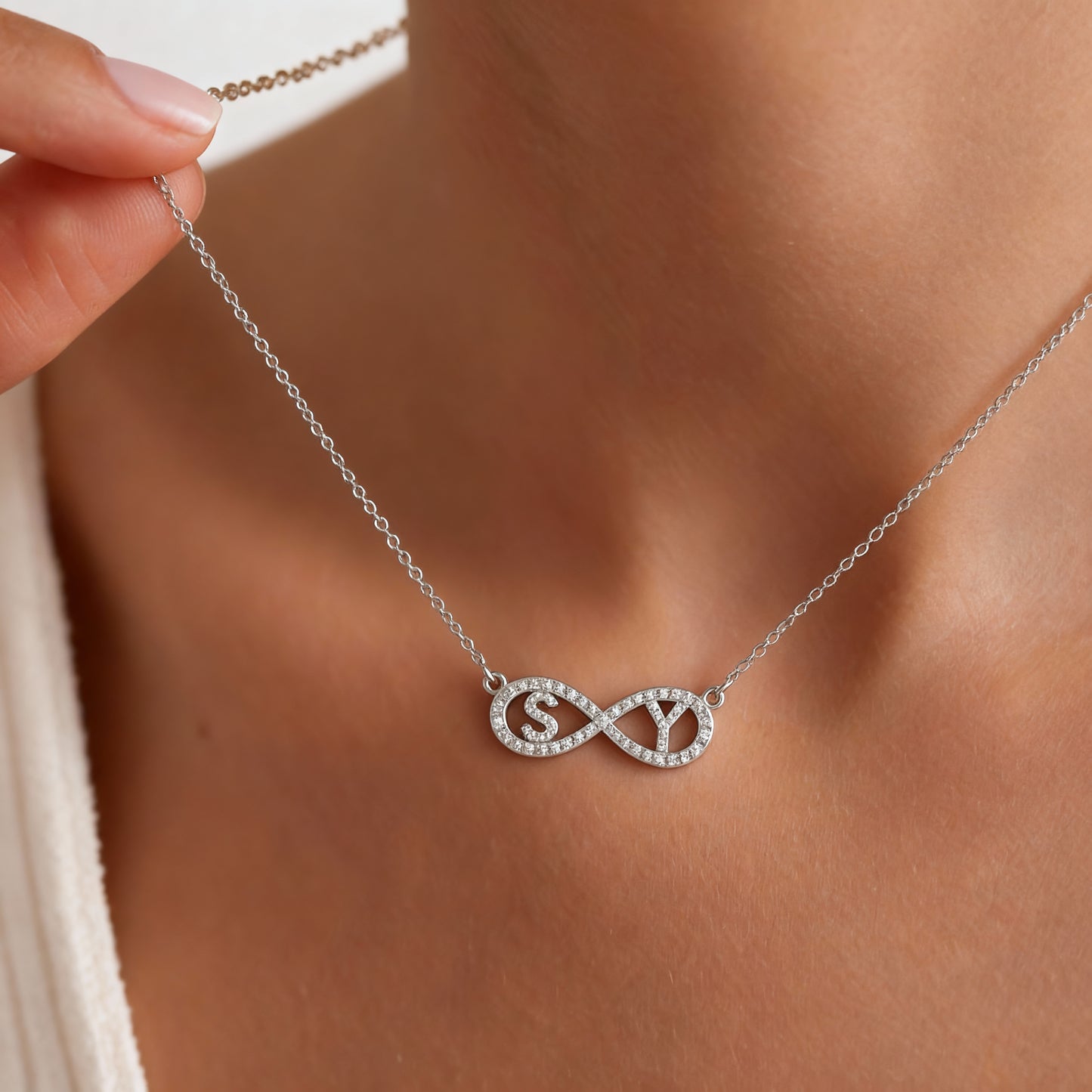 Collana con nome "Infinity"
